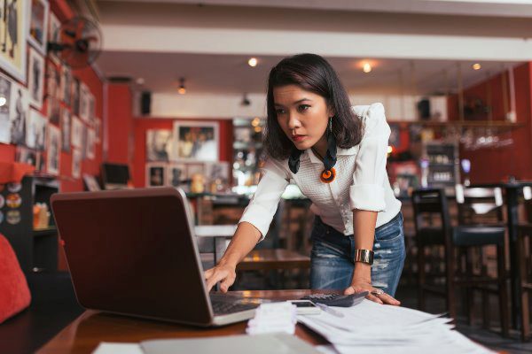 lady in shop on a laptop